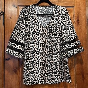 Cheetah print flowy balloon sleeve blouse!
